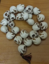 Купить Четки тантрические 27 бусин-черепов в интернет-магазине Роза Мира