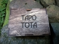 Таро Тота Кроули пластик в деревянном футляре. 