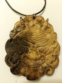 Символ Фен-шуй подвеска "Дракон" из жадеита (шнурок в комплекте). 