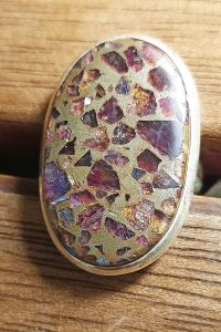 Перстень с мозаикой из натурального камня, белый металл. 