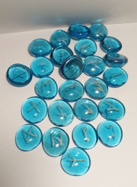 Купить Руны стеклярус (голубой), набор 25 шт в интернет-магазине Роза Мира