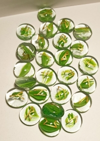 Купить Руны стеклярус (зелёный), набор 25 шт в интернет-магазине Роза Мира