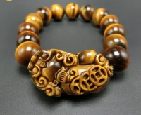 Браслет Тигровый глаз с Пияо 8 мм.