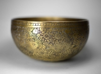 Поющая чаша с орнаментом.