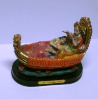 Кришна и Радха в лодке. 