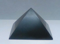 Пирамида шунгит основание 9 см.. 